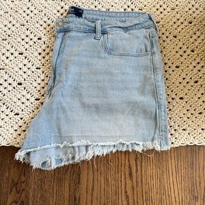 Hollister Ultra High Rise Mom Short 3”